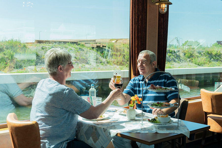 rederij_fortuna_marlina_proost_shared_diner rederij_fortuna_marlina_proost_shared_diner